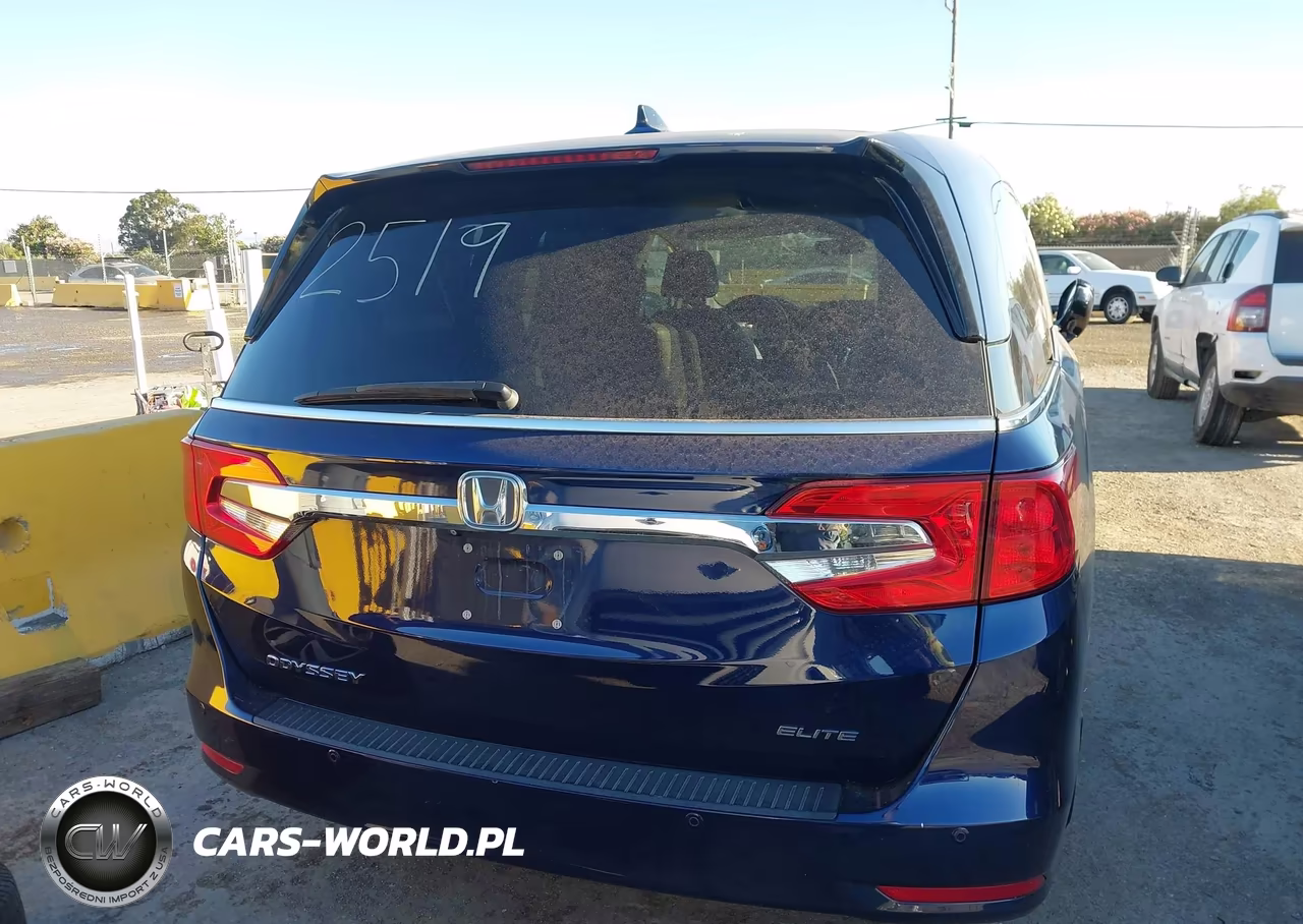 2018 Honda Odyssey Elite VIN:5FNRL6H96JB002519 - 17