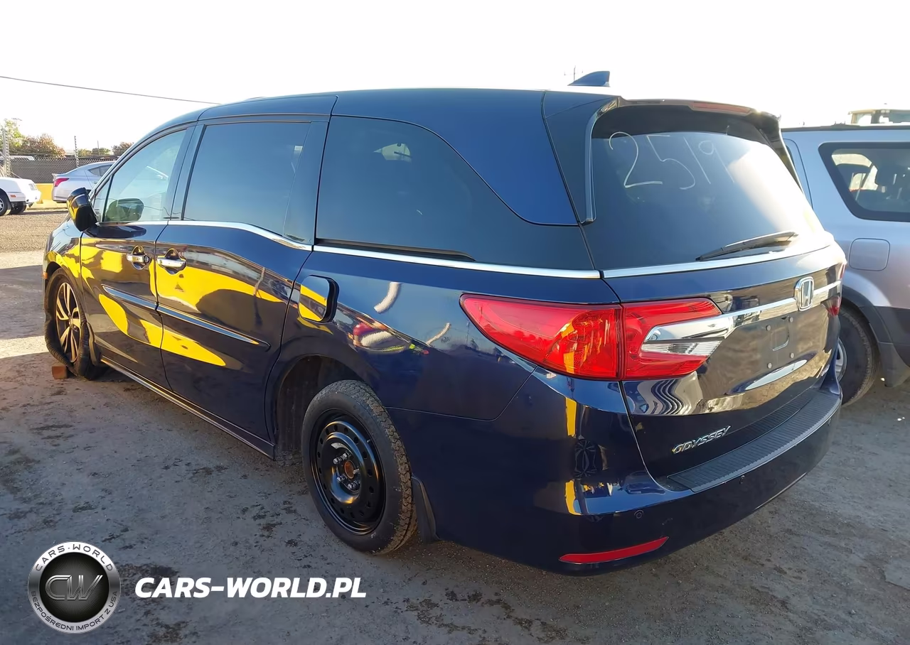2018 Honda Odyssey Elite VIN:5FNRL6H96JB002519 - 3