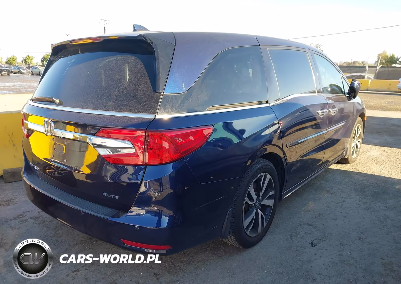 2018 Honda Odyssey Elite VIN:5FNRL6H96JB002519 - 4