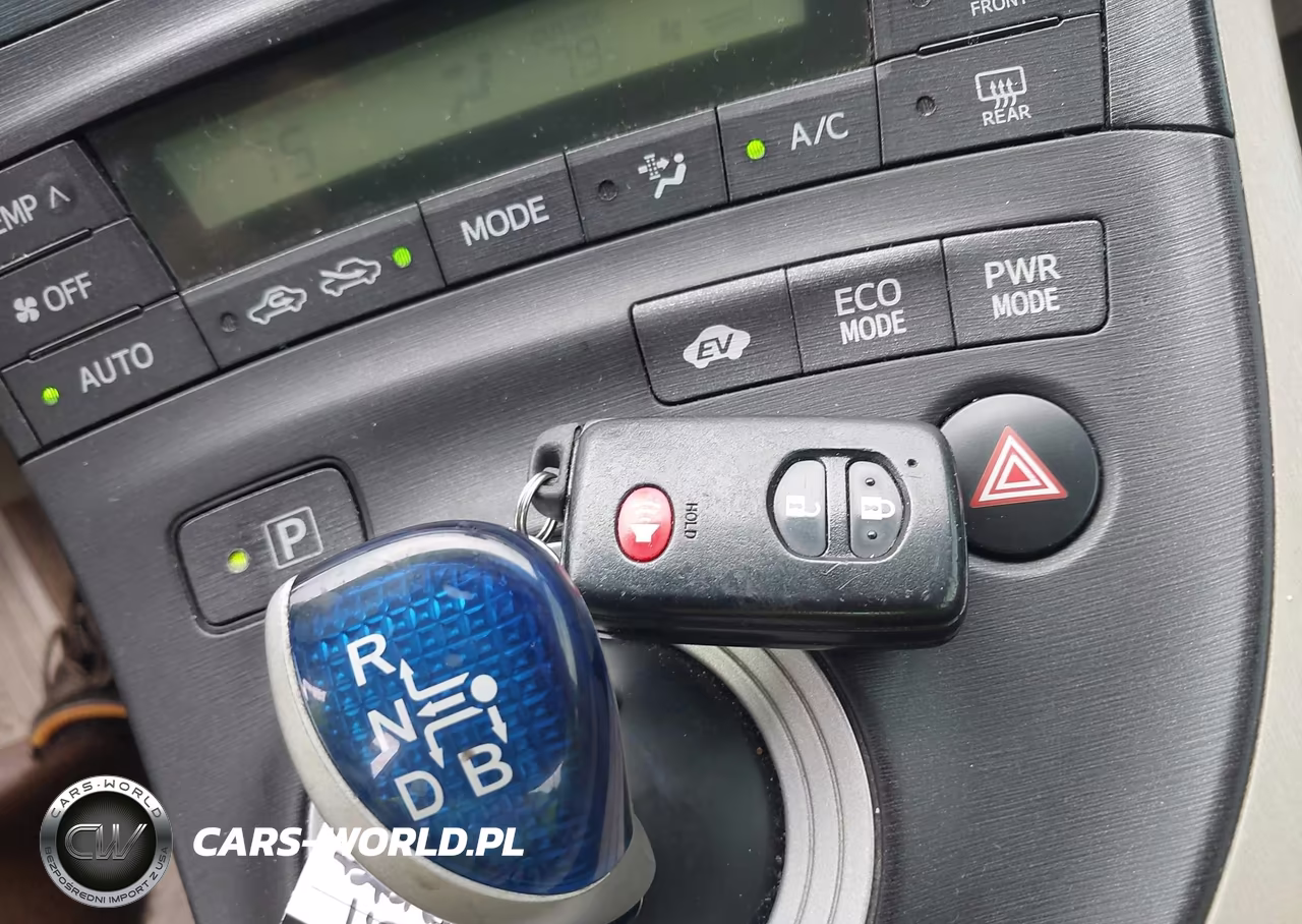 2011 Toyota Prius Two VIN:JTDKN3DU4B0270604 - 11