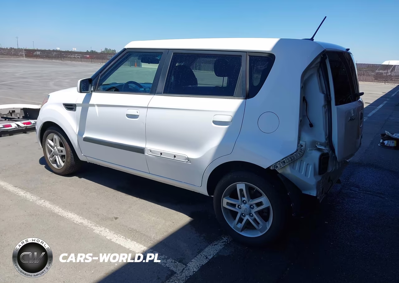 2010 Kia Soul + VIN:KNDJT2A25A7115984 - 3