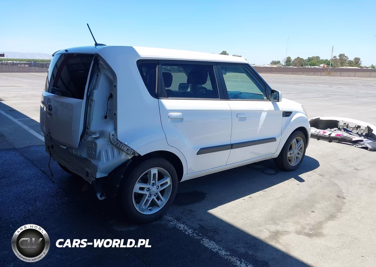 2010 Kia Soul + VIN:KNDJT2A25A7115984 - 4
