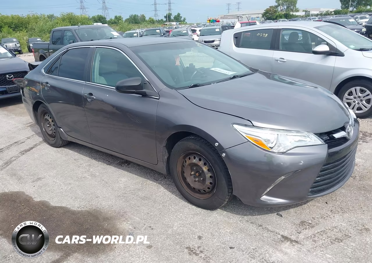 2015 Toyota Camry Le – zdjęcie 1 z 16