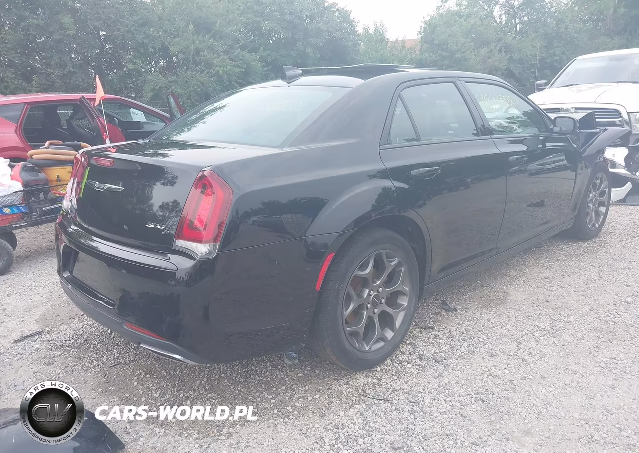 2016 Chrysler 300 300S VIN:2C3CCAGG5GH244329 - 4