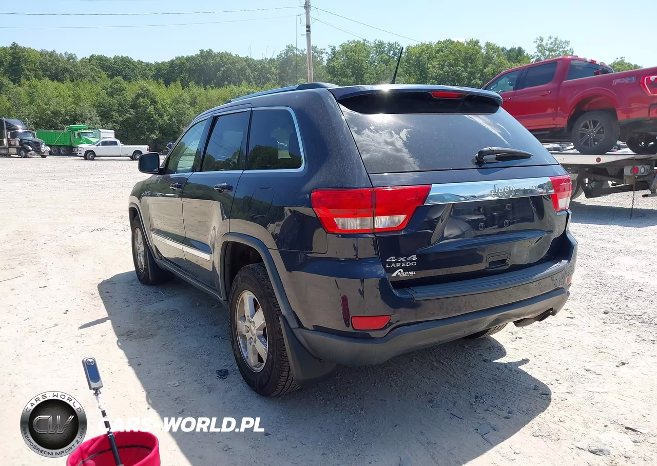 2013 Jeep Grand Cherokee Laredo VIN:1C4RJFAG6DC518928 - 3