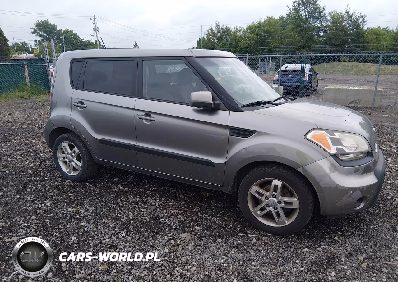 2011 Kia Soul + VIN:KNDJT2A20B7260383 - 13