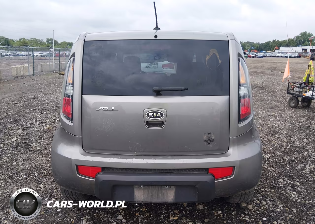 2011 Kia Soul + VIN:KNDJT2A20B7260383 - 16