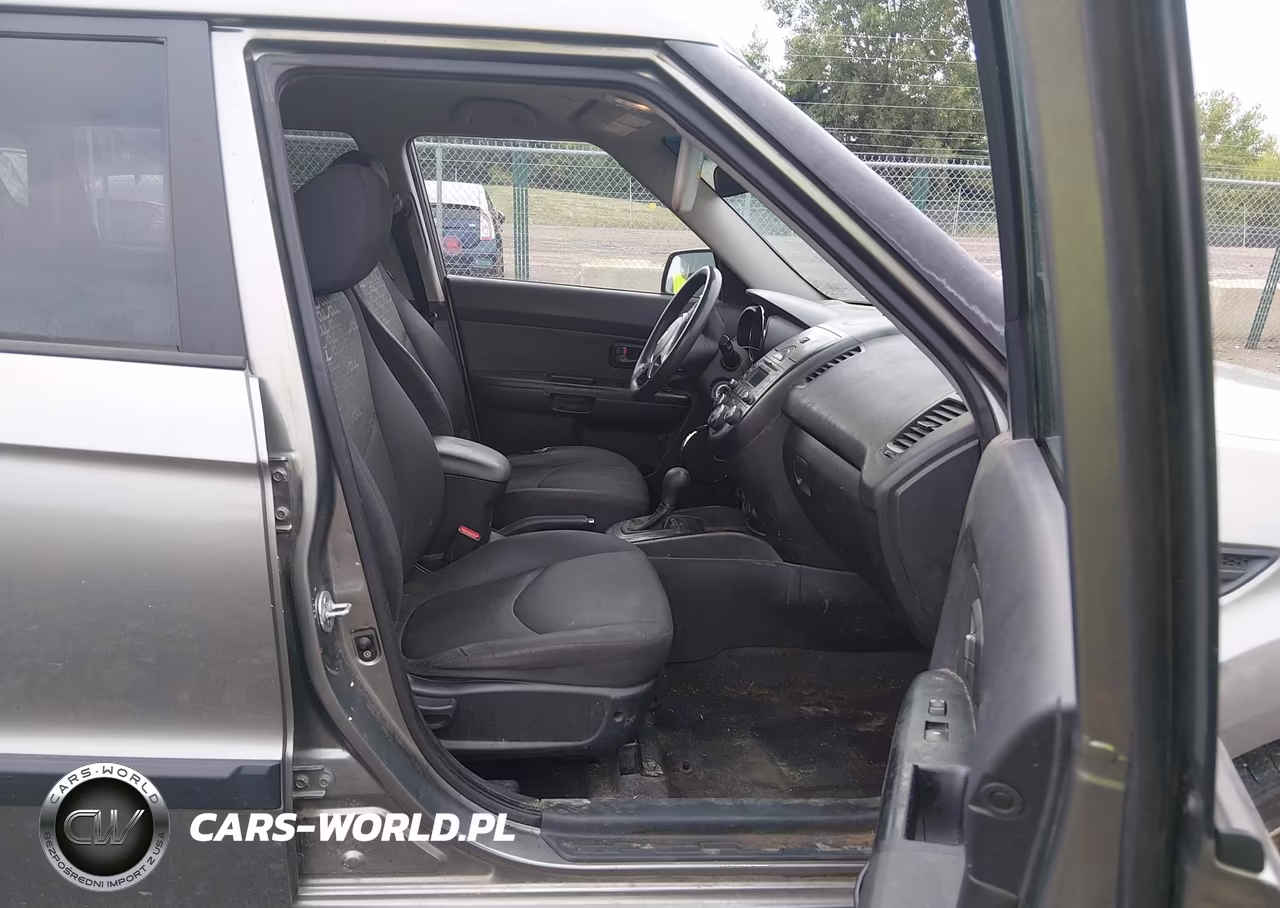 2011 Kia Soul + VIN:KNDJT2A20B7260383 - 5