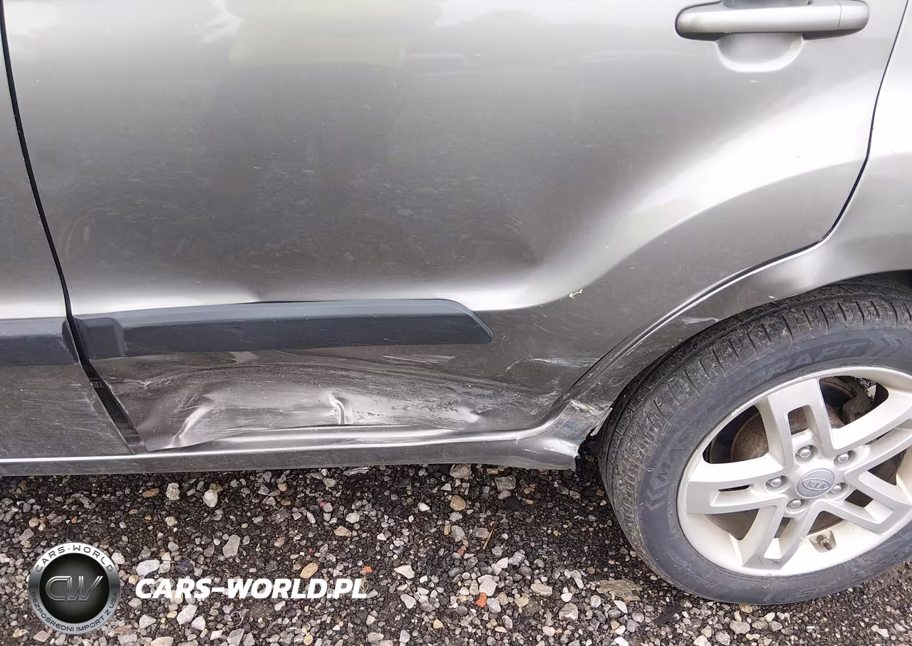 2011 Kia Soul + VIN:KNDJT2A20B7260383 - 6