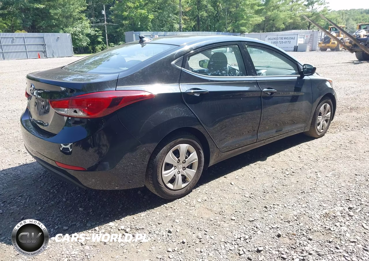 2016 Hyundai Elantra Se VIN:5NPDH4AE2GH731859 - 4