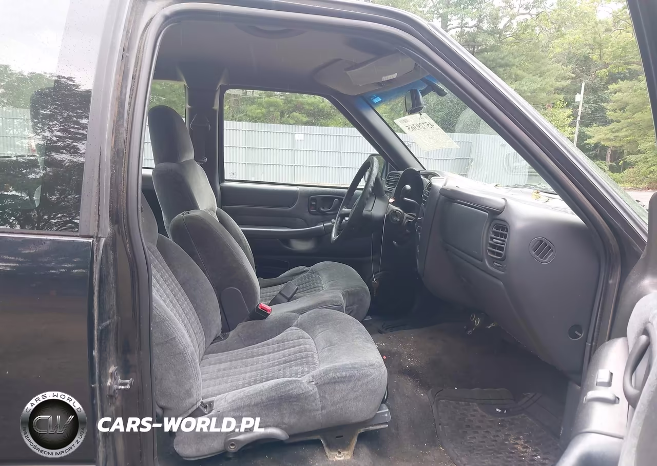 2000 Chevrolet S-10 Ls VIN:1GCDT19WXY8281971 - 5