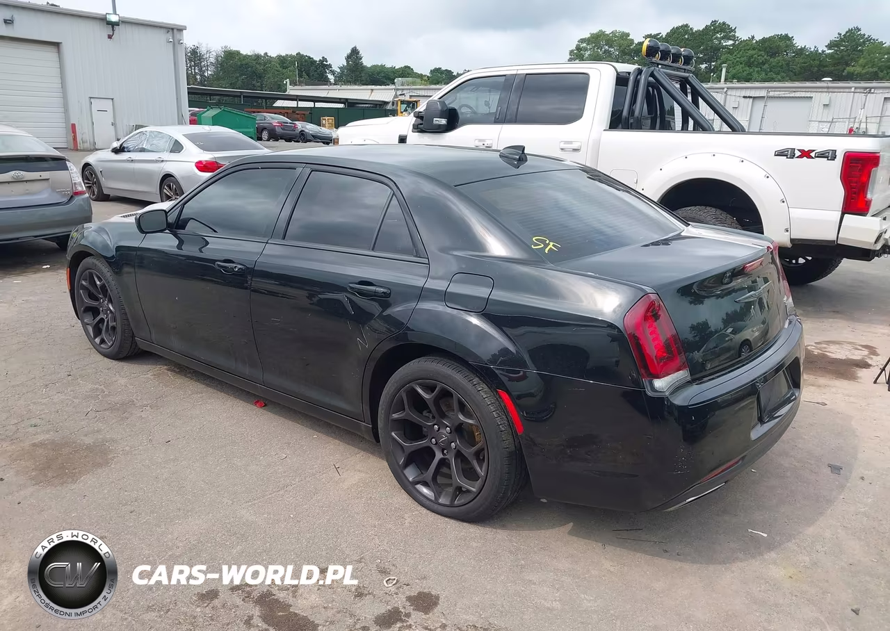 2020 Chrysler 300 300S VIN:2C3CCABG1LH131379 - 3