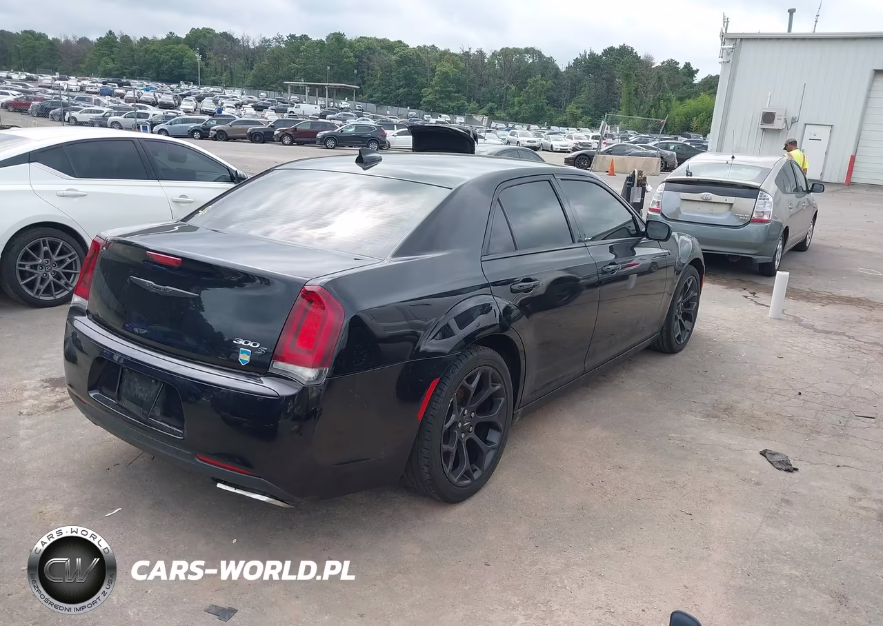 2020 Chrysler 300 300S VIN:2C3CCABG1LH131379 - 4