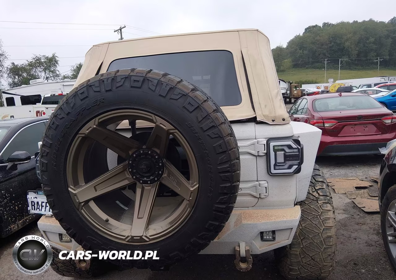 2023 Jeep Wrangler 4-Door Sport S 4X4 VIN:1C4HJXDG3PW526016 - 17