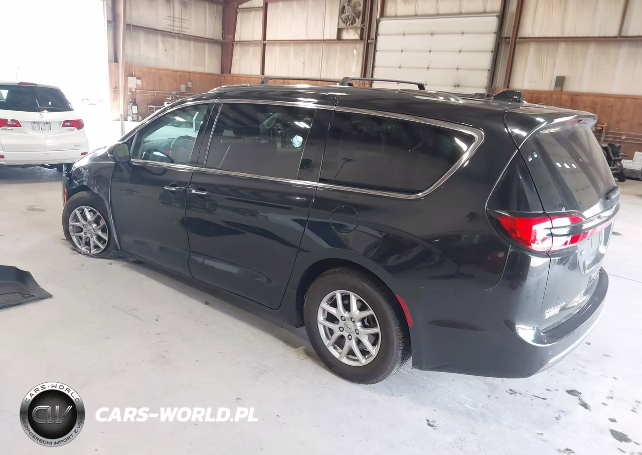 2021 Chrysler Pacifica Touring L VIN:2C4RC1BG7MR592944 - 3