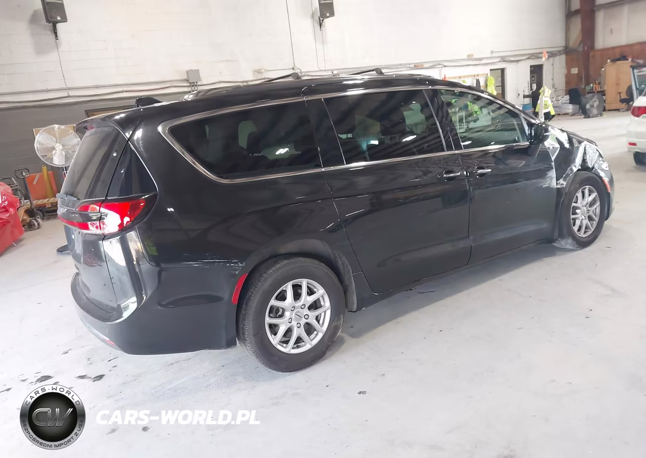 2021 Chrysler Pacifica Touring L VIN:2C4RC1BG7MR592944 - 4