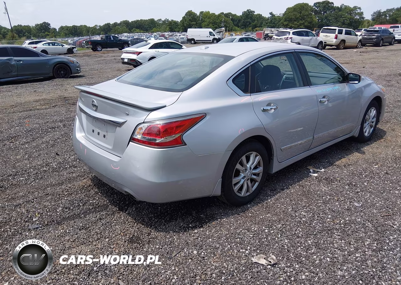 2015 Nissan Altima 2.5 S VIN:1N4AL3AP6FC104109 - 4