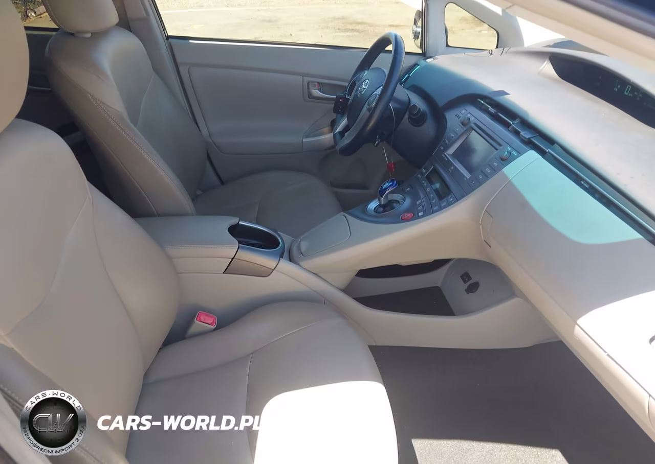 2013 Toyota Prius Four VIN:JTDKN3DU5D1716594 - 5