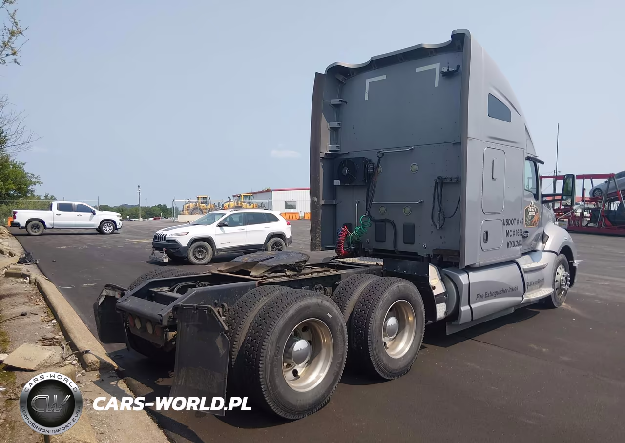 2015 Kenworth Construction T680 VIN:1XKYD49X8FJ438402 - 17