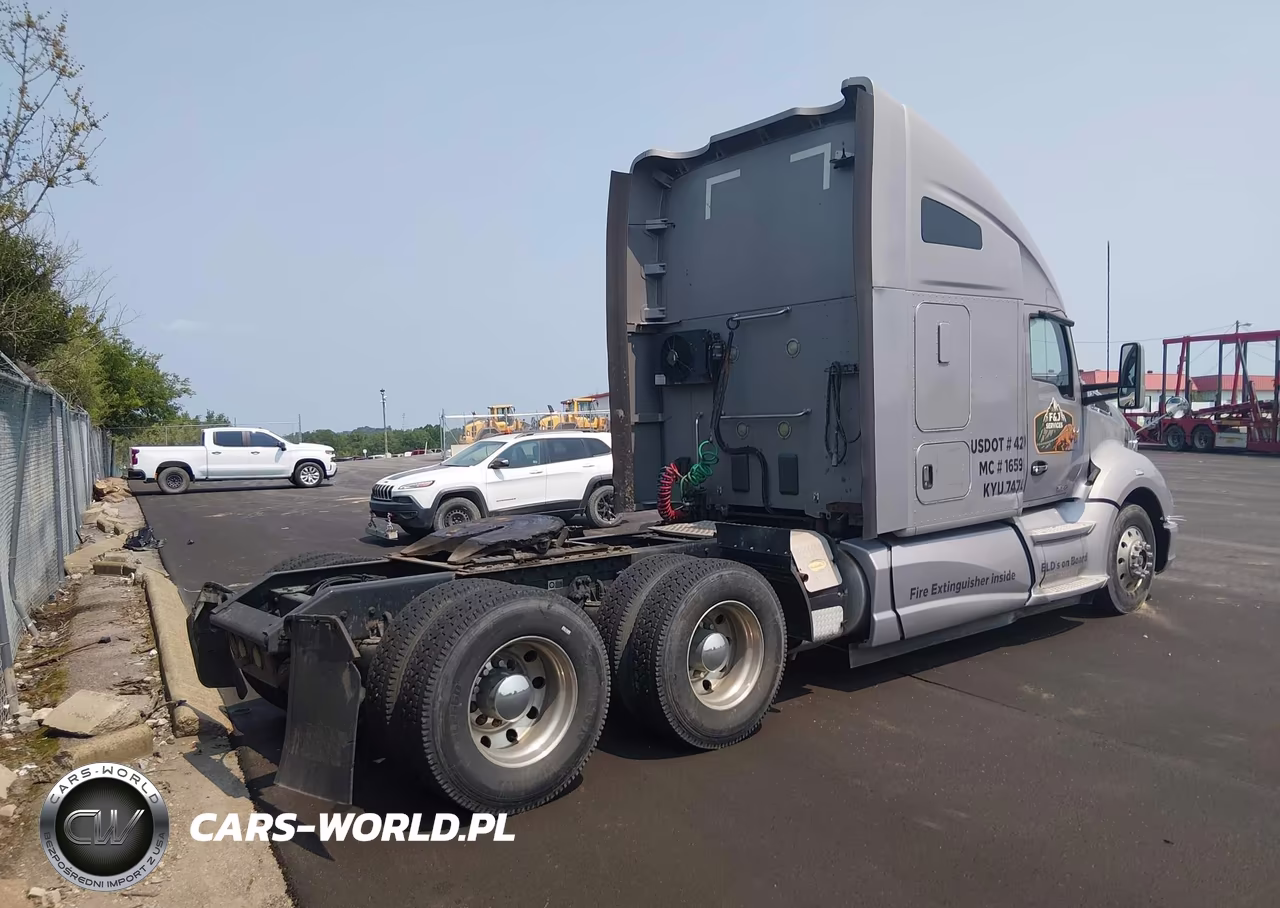 2015 Kenworth Construction T680 VIN:1XKYD49X8FJ438402 - 4