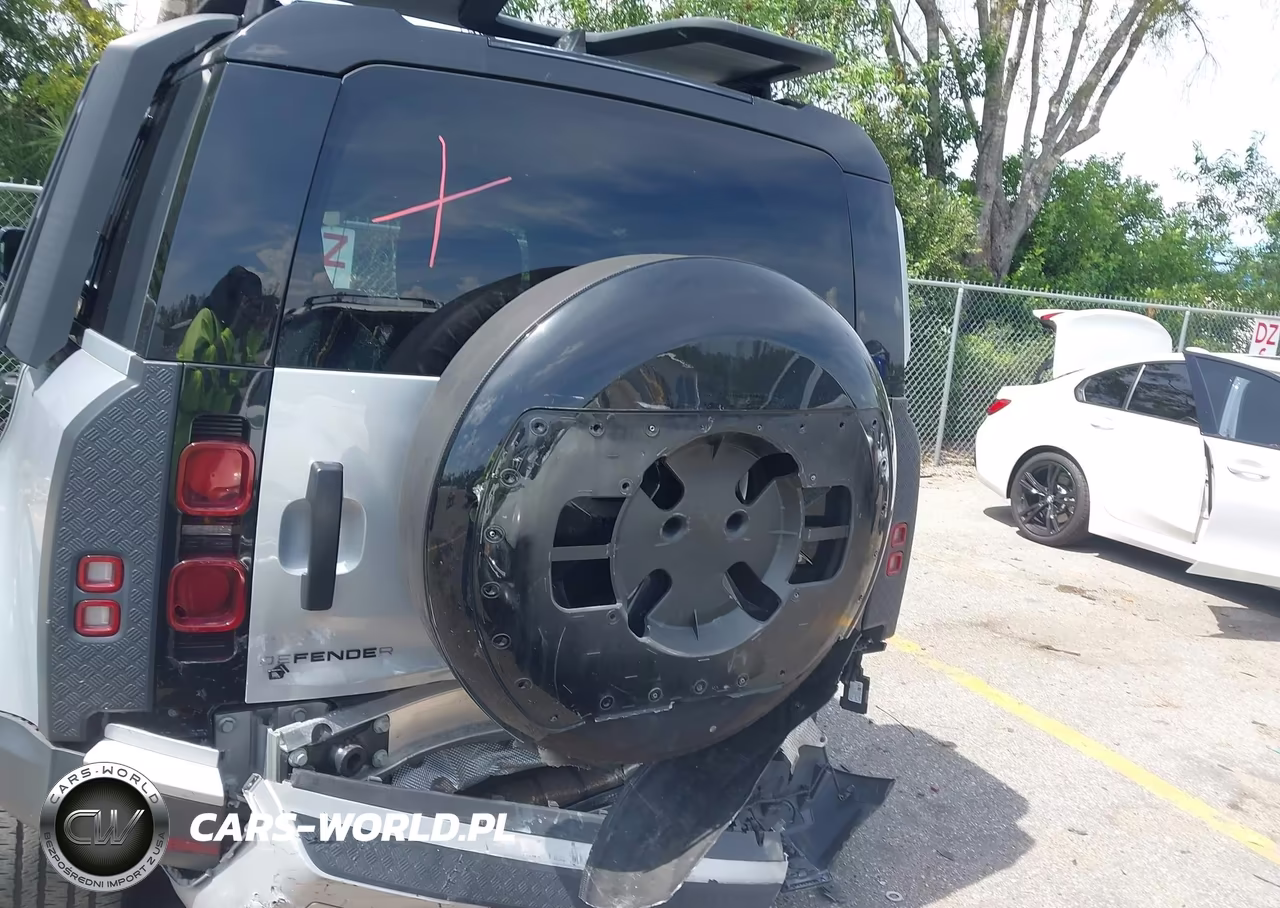 2023 Land Rover Defender 110 S VIN:SALEJEEX8P2123686 - 6