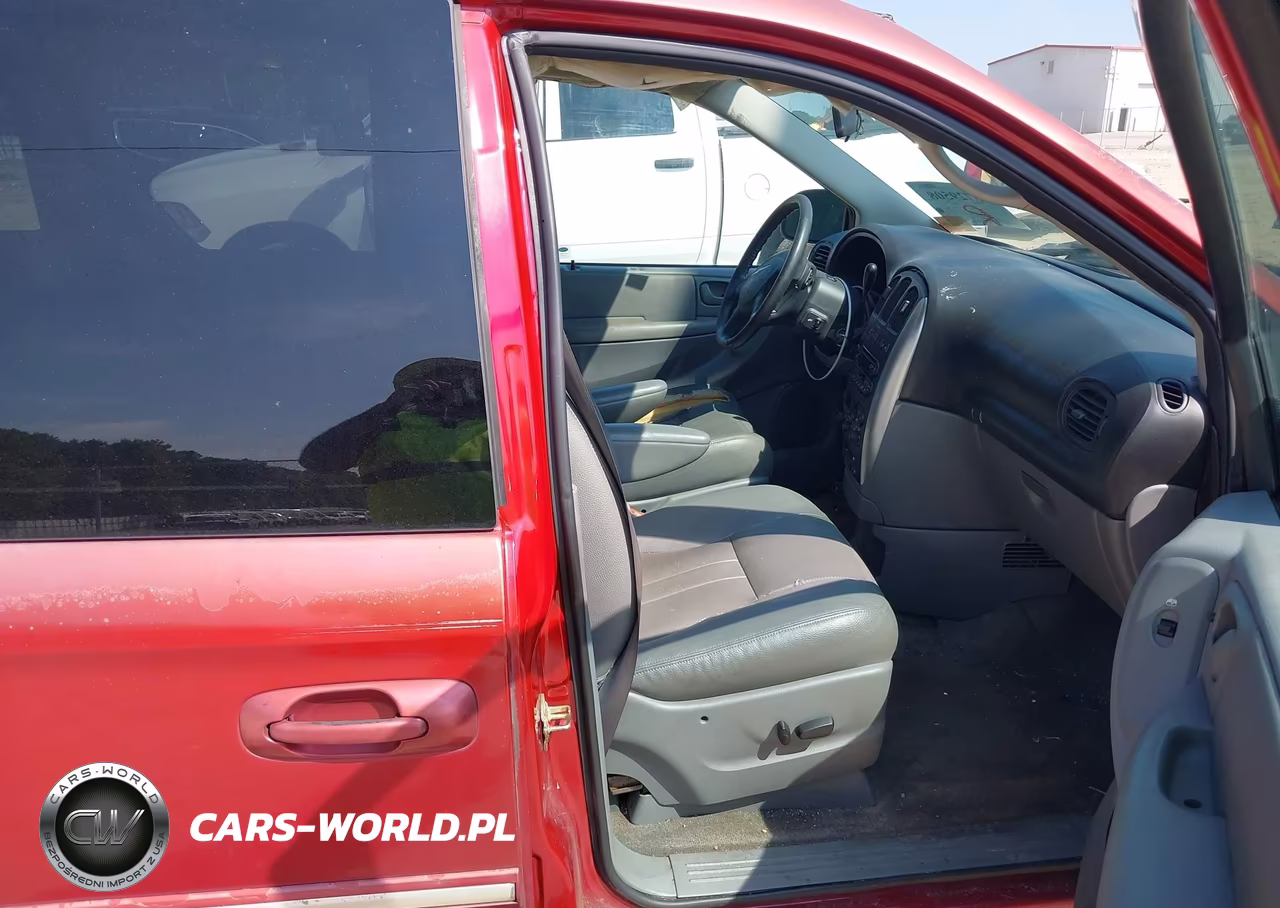 2005 Chrysler Town & Country Touring VIN:2C4GP54L55R402802 - 5