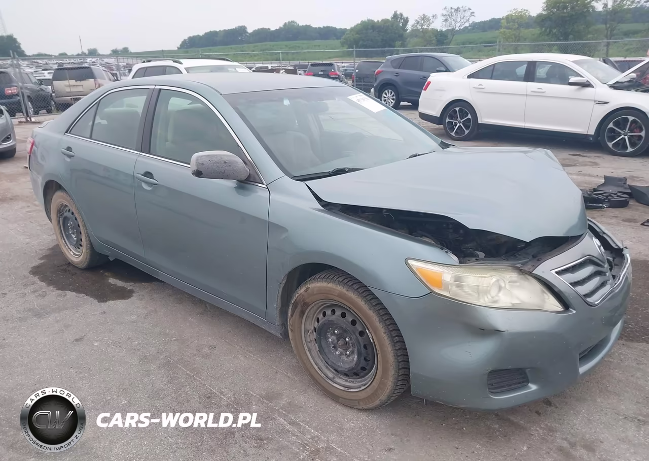 2010 Toyota Camry Le – zdjęcie 1 z 16