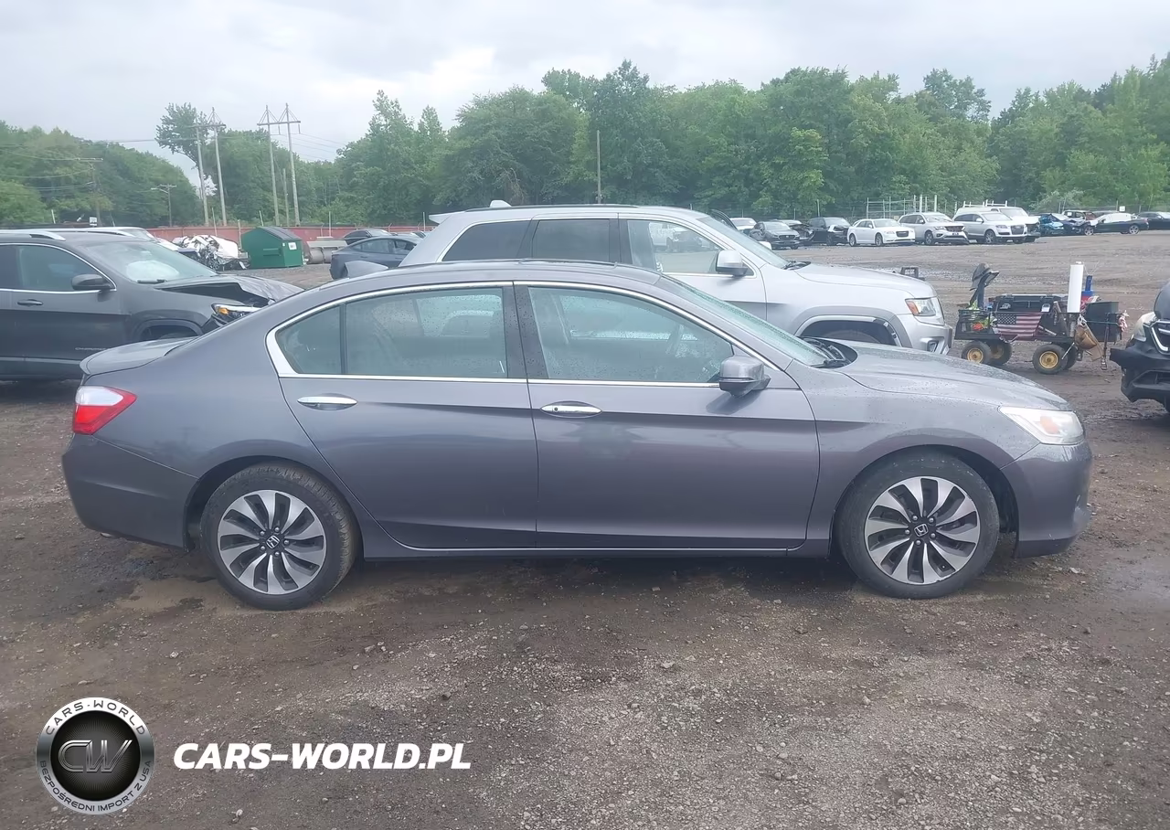 2015 Honda Accord Hybrid Touring VIN:1HGCR6F74FA003143 - 13