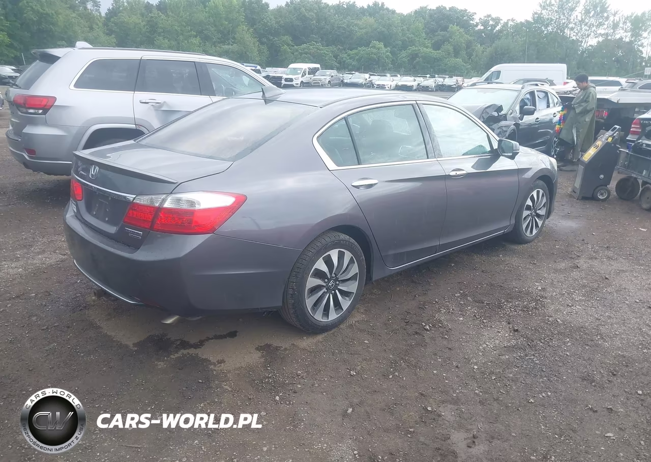 2015 Honda Accord Hybrid Touring VIN:1HGCR6F74FA003143 - 4