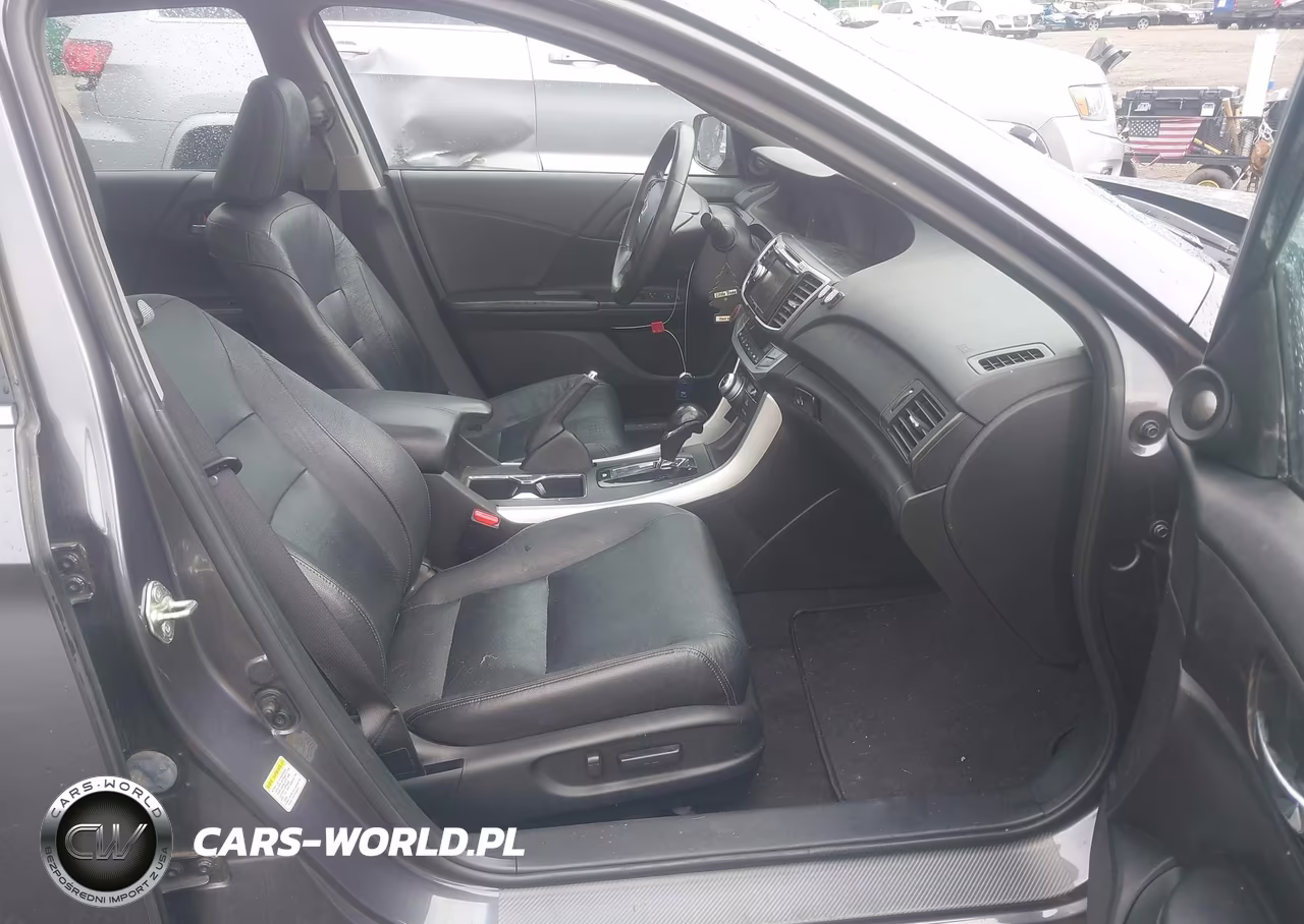 2015 Honda Accord Hybrid Touring VIN:1HGCR6F74FA003143 - 5