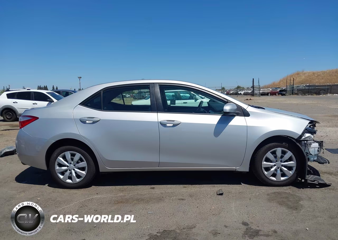 2015 Toyota Corolla Le VIN:5YFBURHE5FP230956 - 14