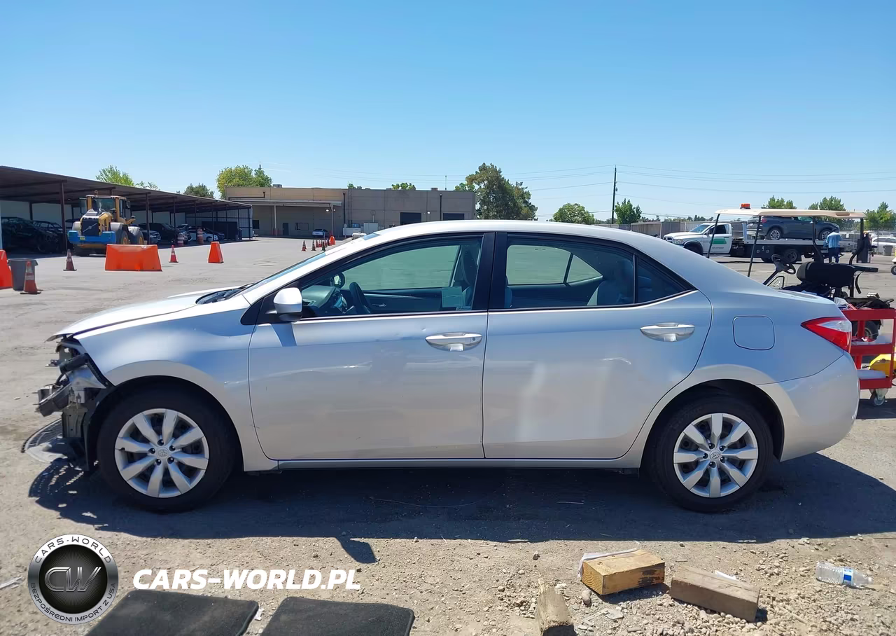 2015 Toyota Corolla Le VIN:5YFBURHE5FP230956 - 15
