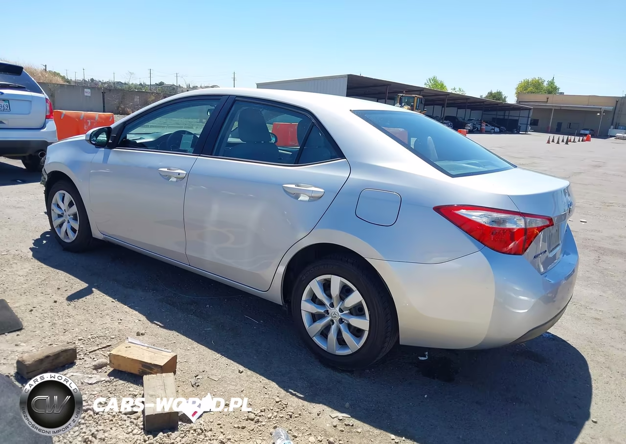 2015 Toyota Corolla Le VIN:5YFBURHE5FP230956 - 3