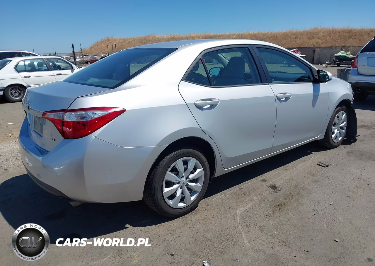 2015 Toyota Corolla Le VIN:5YFBURHE5FP230956 - 4
