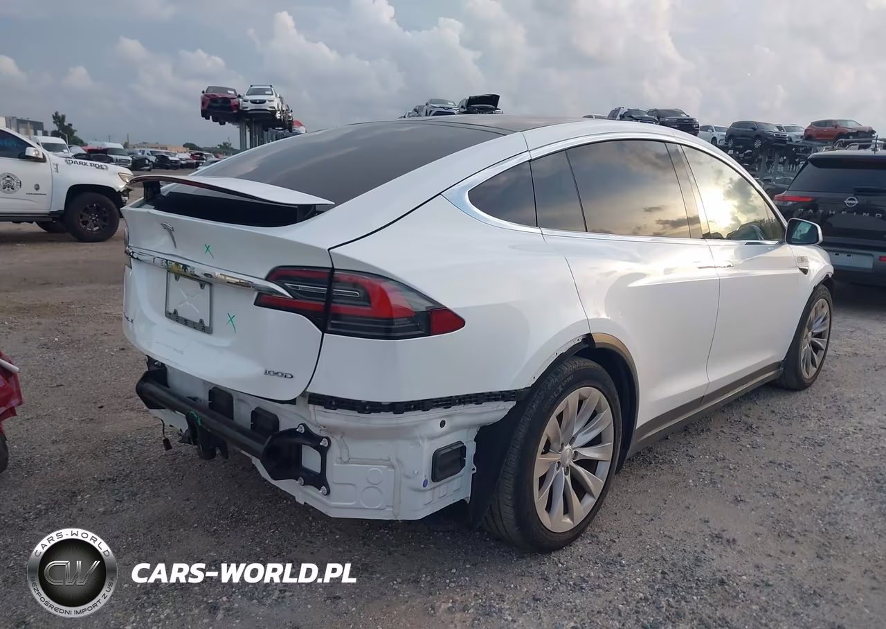 2017 Tesla Model X 100D-75D-90D VIN:5YJXCDE28HF068325 - 4