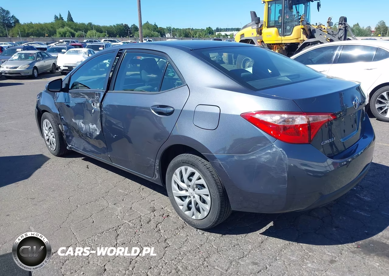 2017 Toyota Corolla Le VIN:2T1BURHE3HC891615 - 3