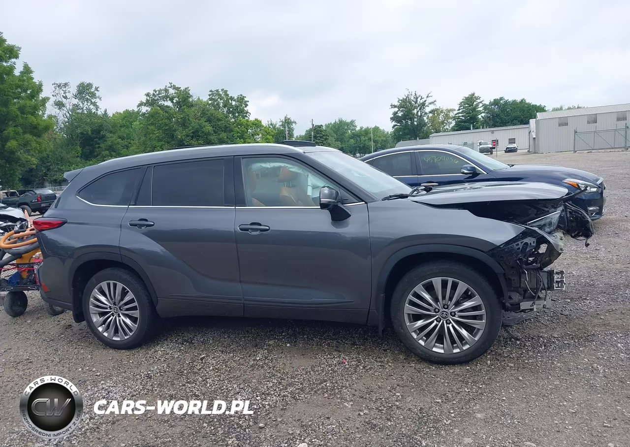 2023 Toyota Highlander Platinum VIN:5TDKDRAH7PS507619 - 14