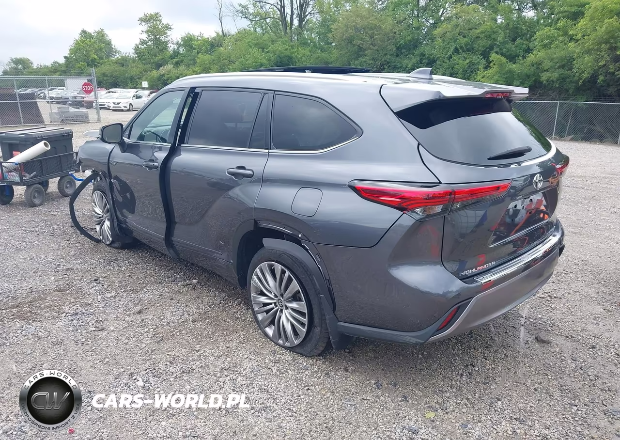 2023 Toyota Highlander Platinum VIN:5TDKDRAH7PS507619 - 3