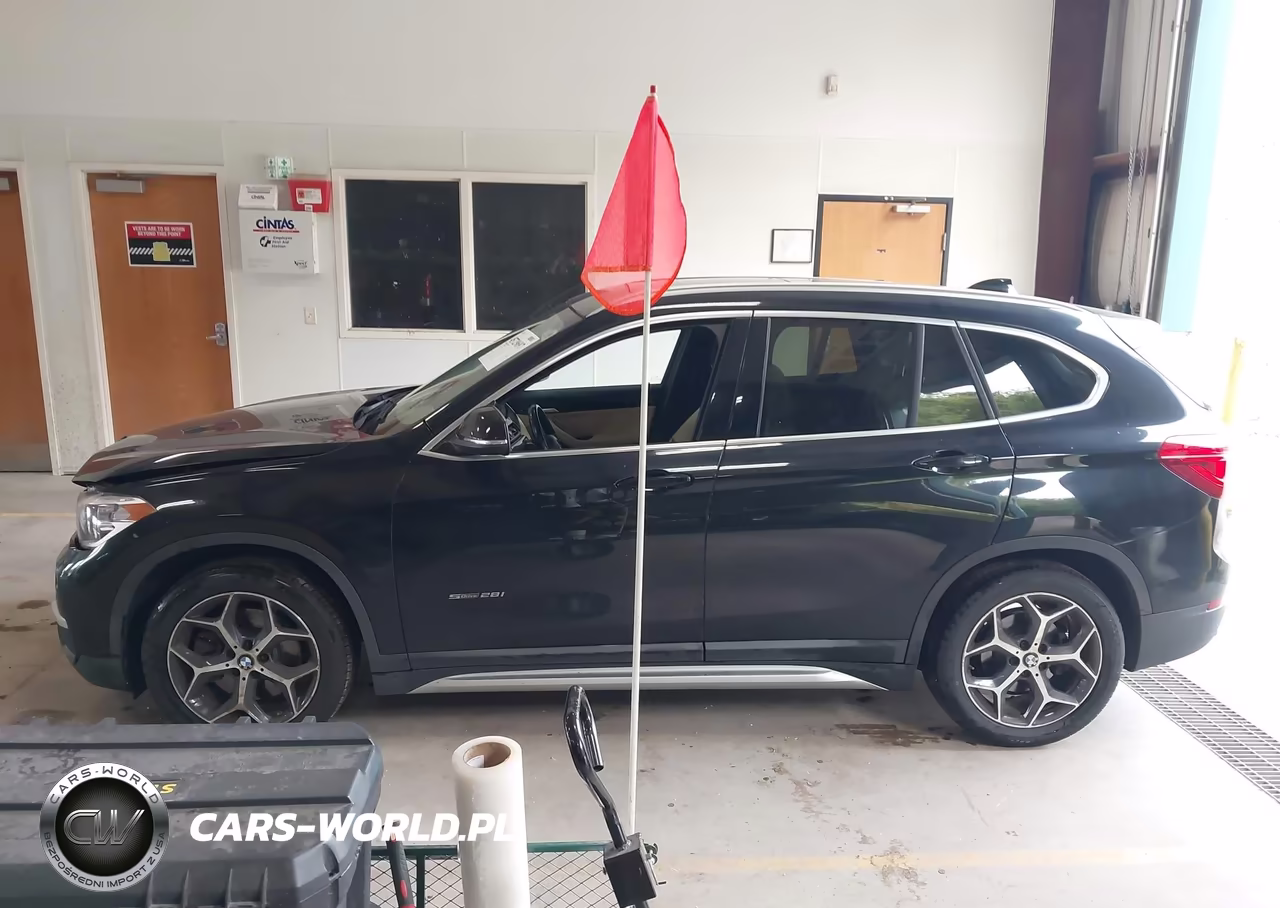 2018 BMW X1 Sdrive28I VIN:WBXHU7C39J5H43448 - 14