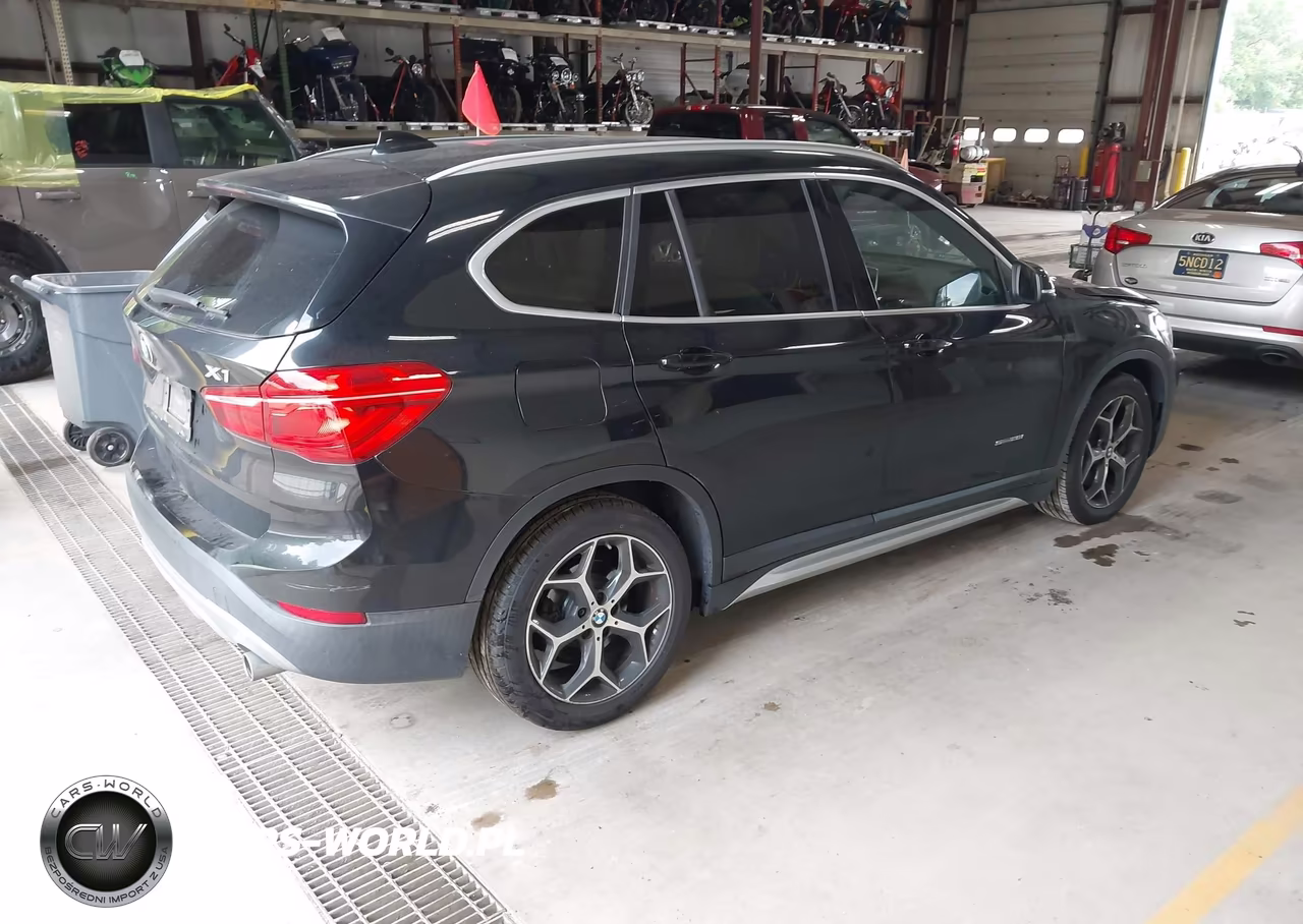 2018 BMW X1 Sdrive28I VIN:WBXHU7C39J5H43448 - 4