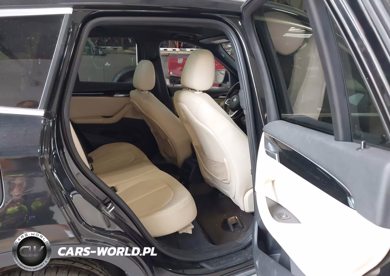 2018 BMW X1 Sdrive28I VIN:WBXHU7C39J5H43448 - 8