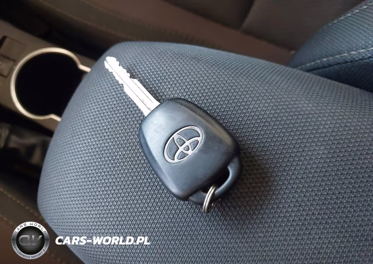 2018 Toyota Corolla Le VIN:2T1BURHE8JC968050 - 11