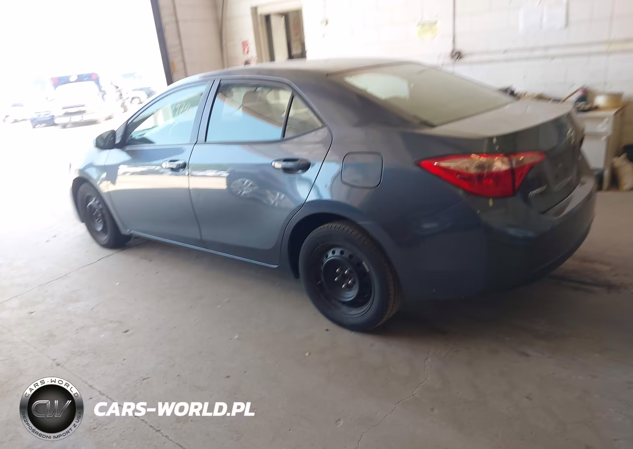 2018 Toyota Corolla Le VIN:2T1BURHE8JC968050 - 3