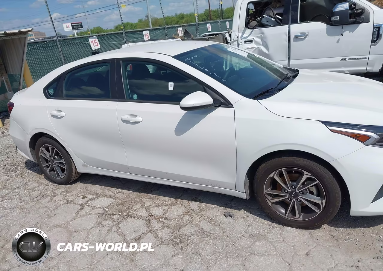 2024 Kia Forte Lxs VIN:3KPF24AD2RE757063 - 13