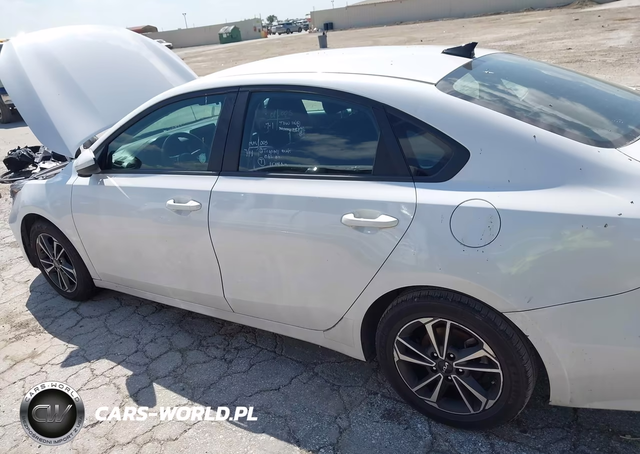 2024 Kia Forte Lxs VIN:3KPF24AD2RE757063 - 14