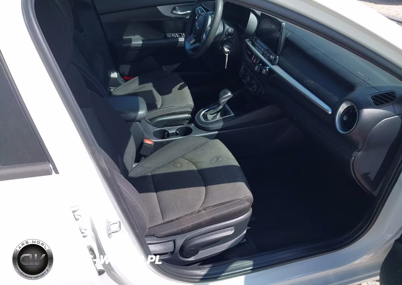 2024 Kia Forte Lxs VIN:3KPF24AD2RE757063 - 5
