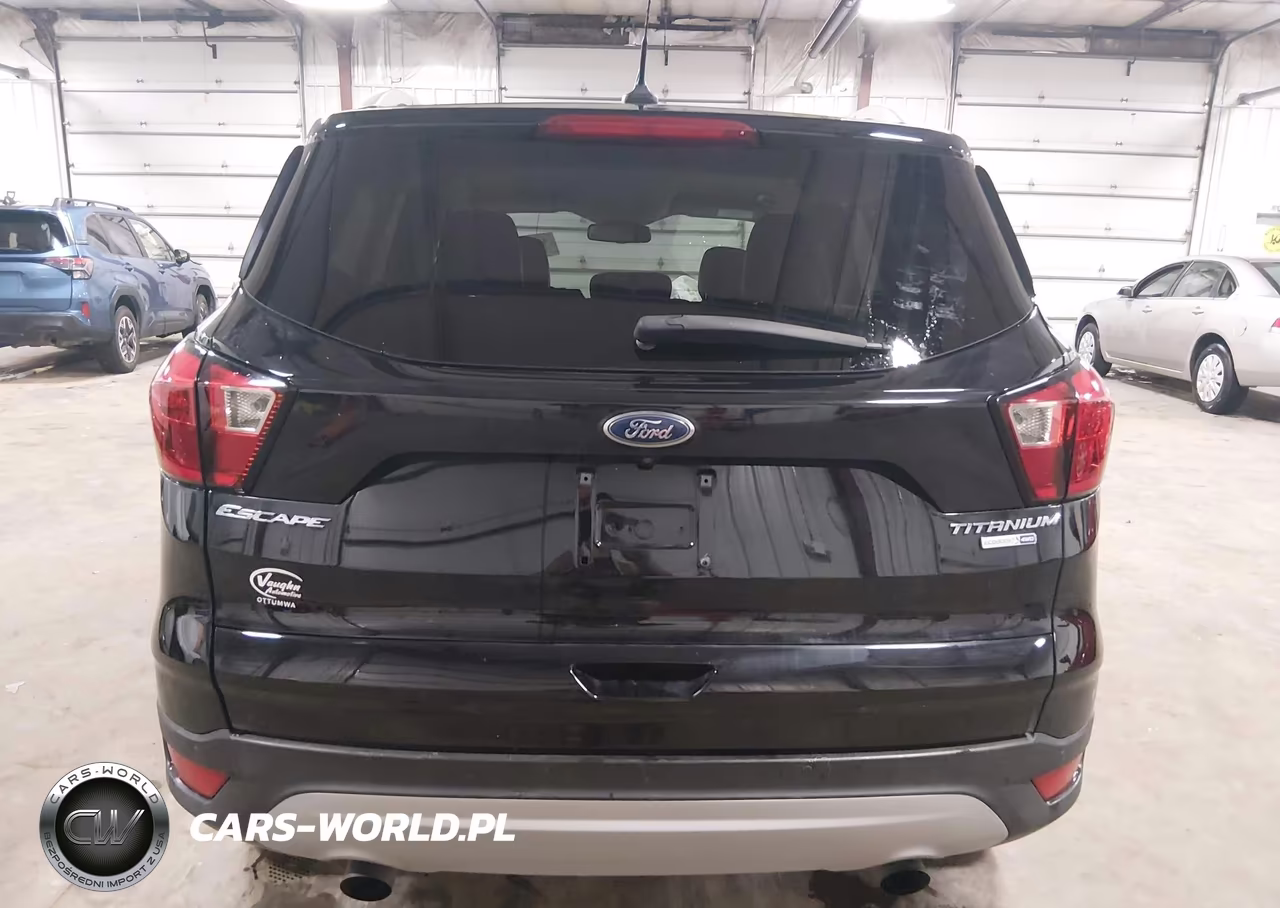 2019 Ford Escape Titanium VIN:1FMCU9J99KUC28945 - 16