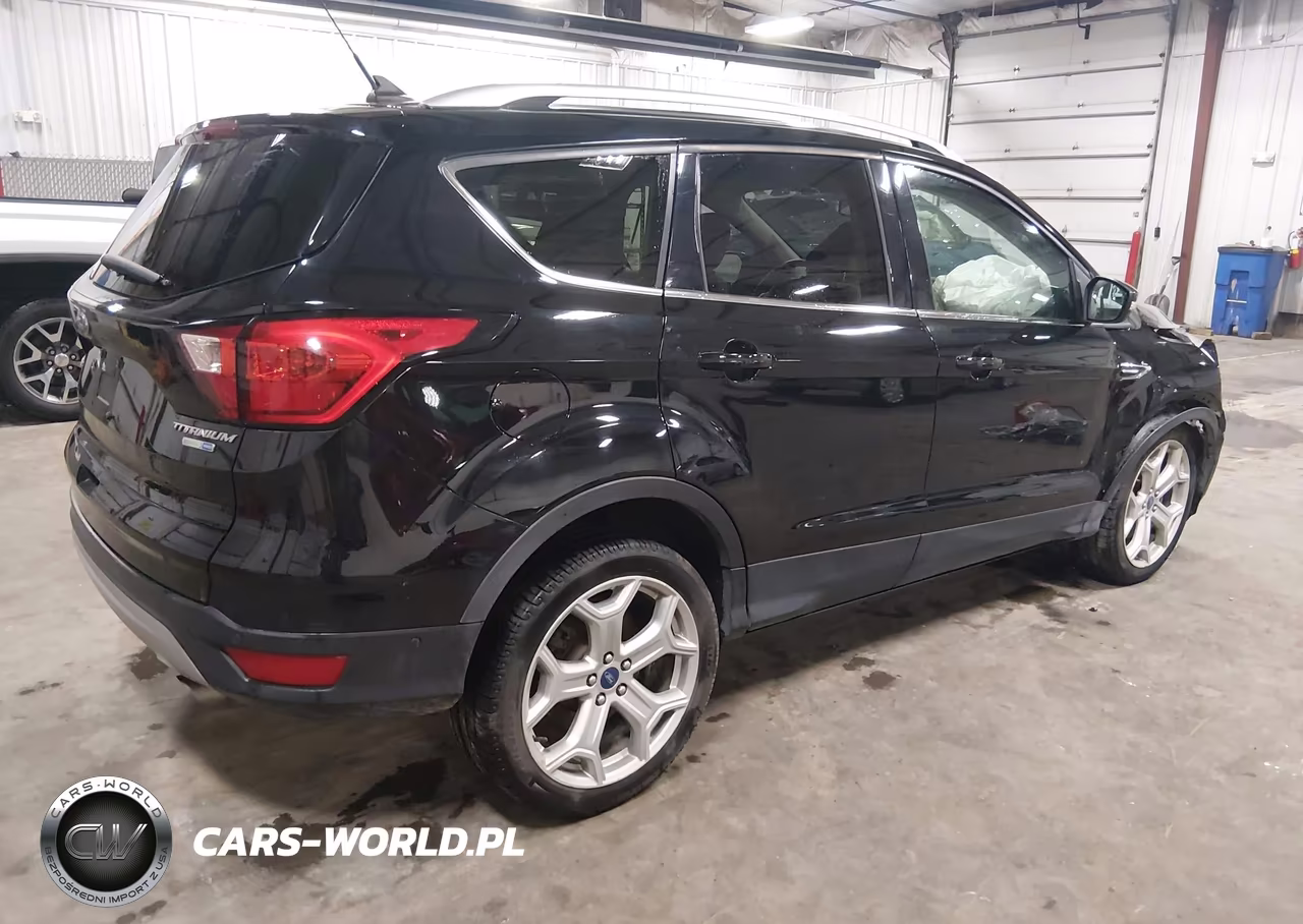 2019 Ford Escape Titanium VIN:1FMCU9J99KUC28945 - 4