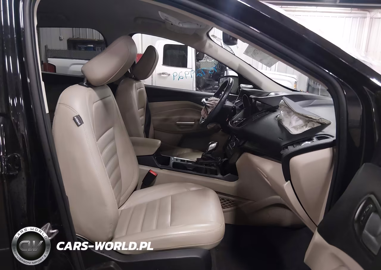 2019 Ford Escape Titanium VIN:1FMCU9J99KUC28945 - 5