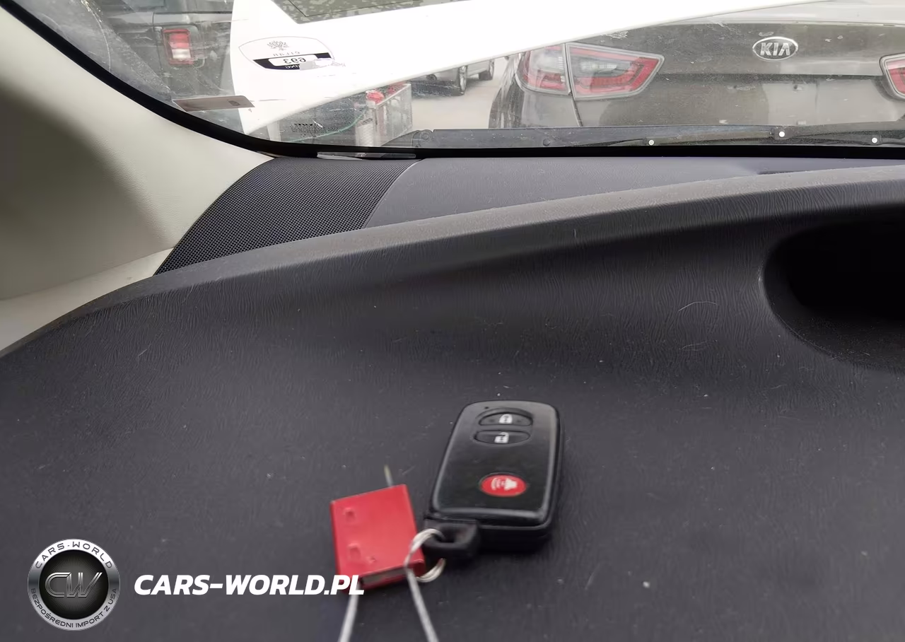 2013 Toyota Prius Two VIN:JTDKN3DU5D0348326 - 11